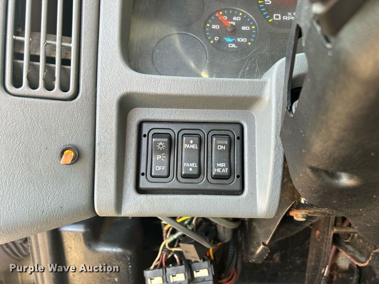 image for item DS8766 2006 International 4300  spreader truck