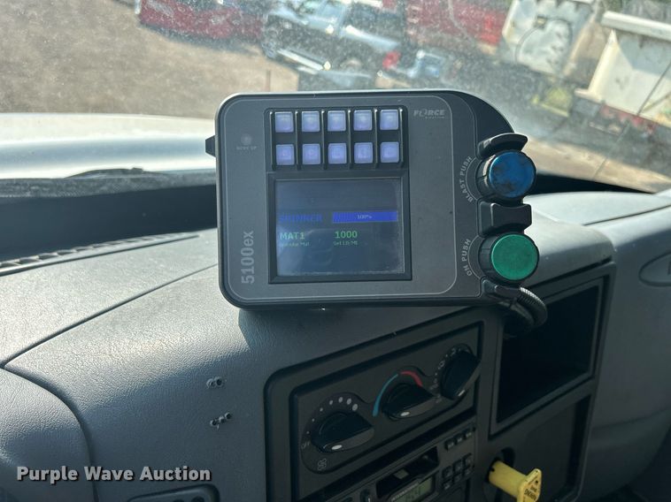 image for item DS8766 2006 International 4300  spreader truck