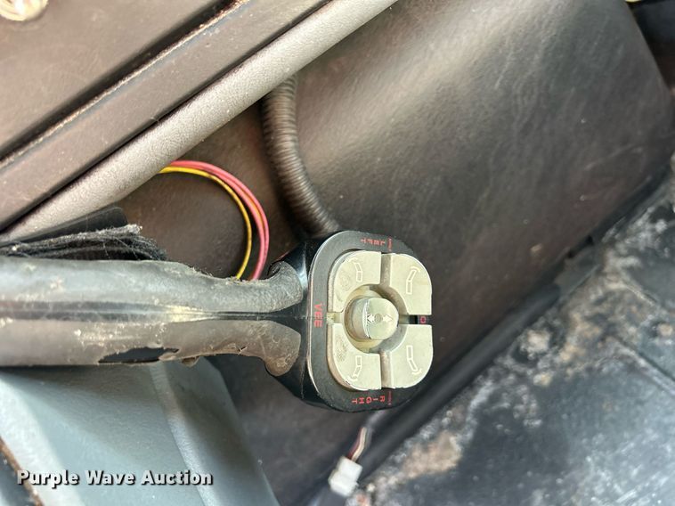 image for item DS8766 2006 International 4300  spreader truck