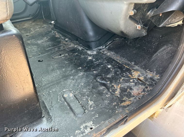 image for item DS8766 2006 International 4300  spreader truck