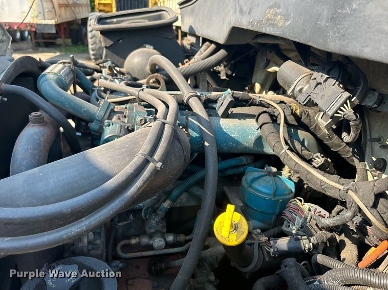 image for item DS8766 2006 International 4300  spreader truck