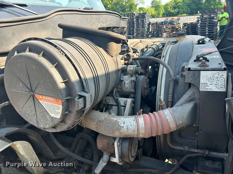 image for item DS8766 2006 International 4300  spreader truck