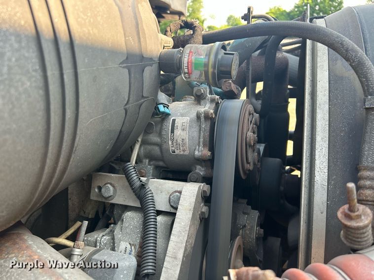 image for item DS8766 2006 International 4300  spreader truck