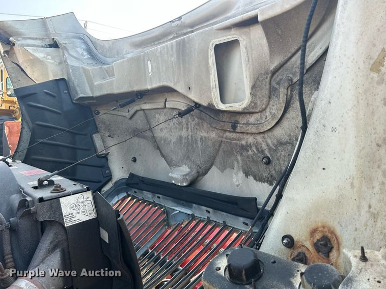 image for item DS8766 2006 International 4300  spreader truck