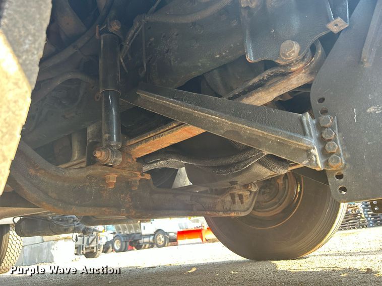 image for item DS8766 2006 International 4300  spreader truck