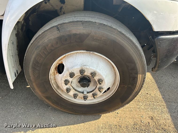 image for item DS8766 2006 International 4300  spreader truck