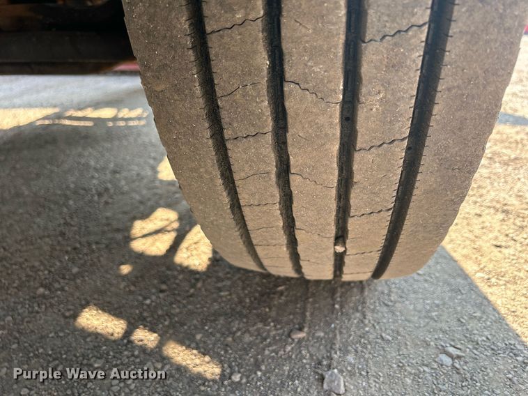 image for item DS8766 2006 International 4300  spreader truck