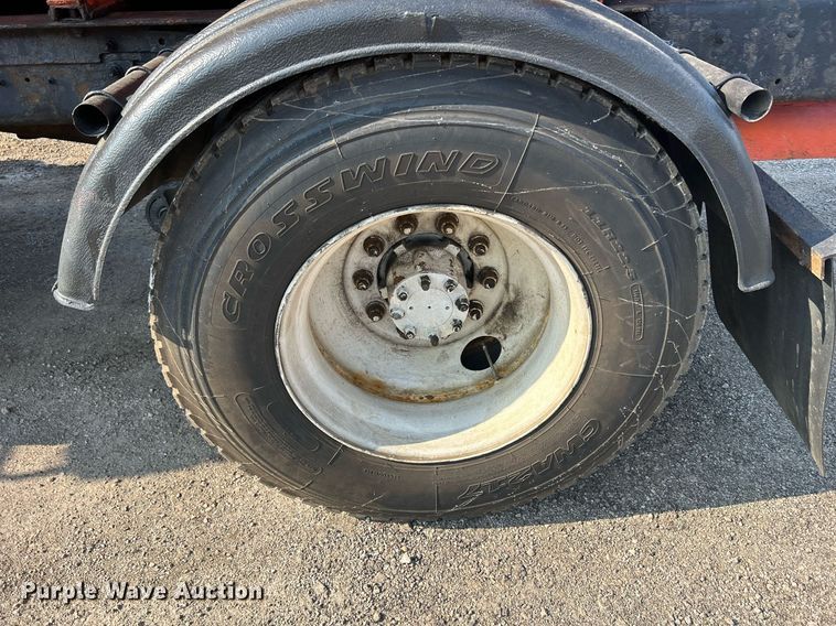 image for item DS8766 2006 International 4300  spreader truck