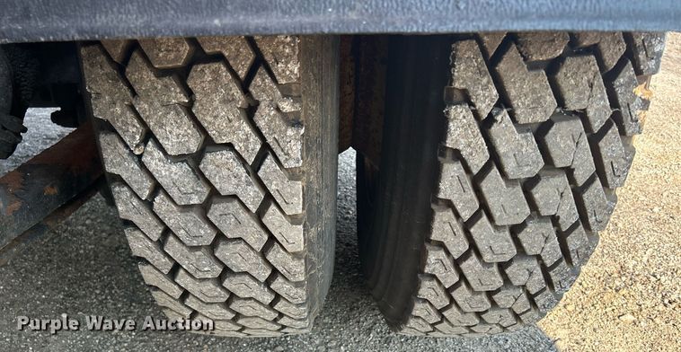 image for item DS8766 2006 International 4300  spreader truck