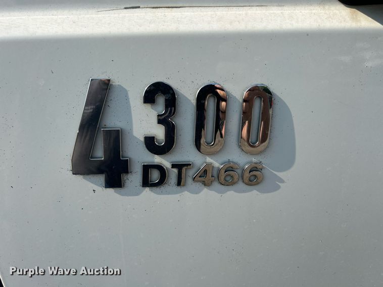 image for item DS8766 2006 International 4300  spreader truck