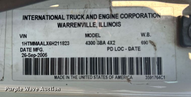 image for item DS8766 2006 International 4300  spreader truck