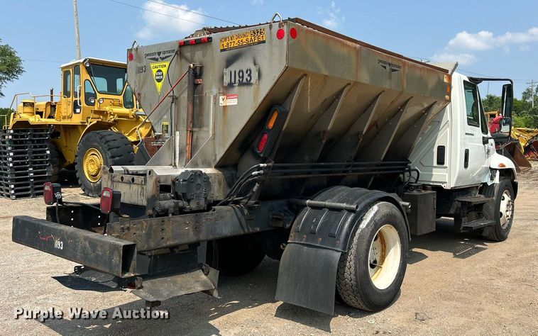 image for item DS8767 2006 International 4300  spreader truck