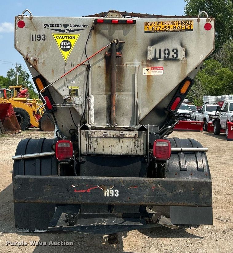 image for item DS8767 2006 International 4300  spreader truck