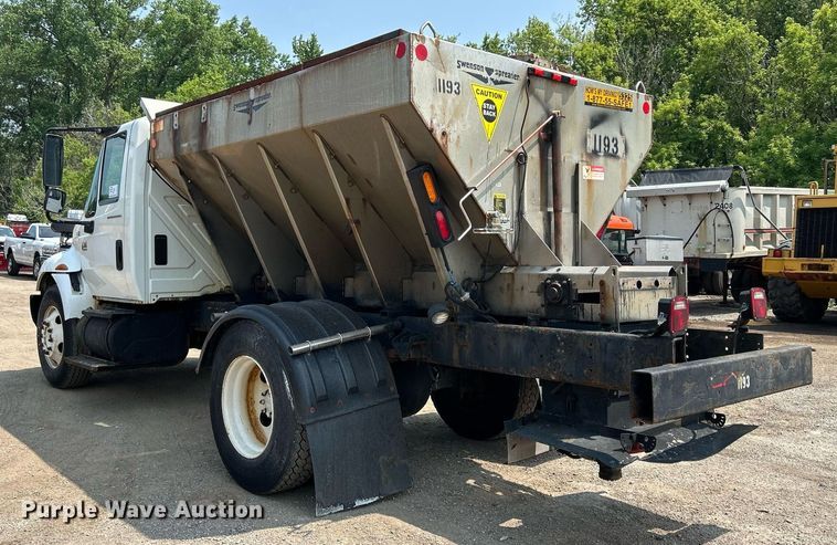 image for item DS8767 2006 International 4300  spreader truck