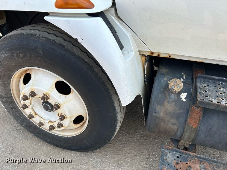 image for item DS8767 2006 International 4300  spreader truck