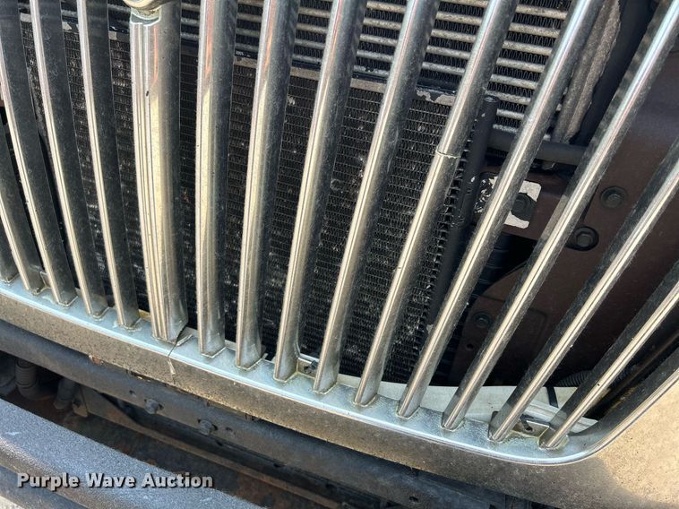 image for item DS8767 2006 International 4300  spreader truck