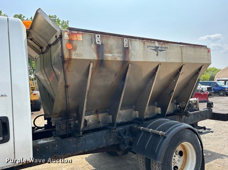 image for item DS8767 2006 International 4300  spreader truck