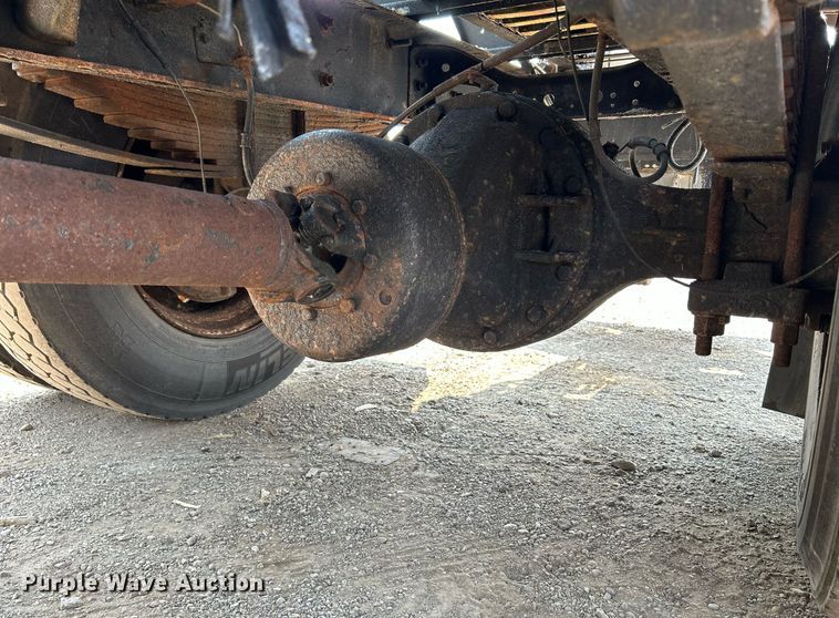 image for item DS8767 2006 International 4300  spreader truck