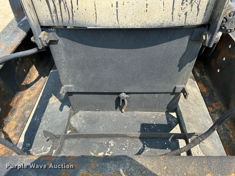 image for item DS8767 2006 International 4300  spreader truck