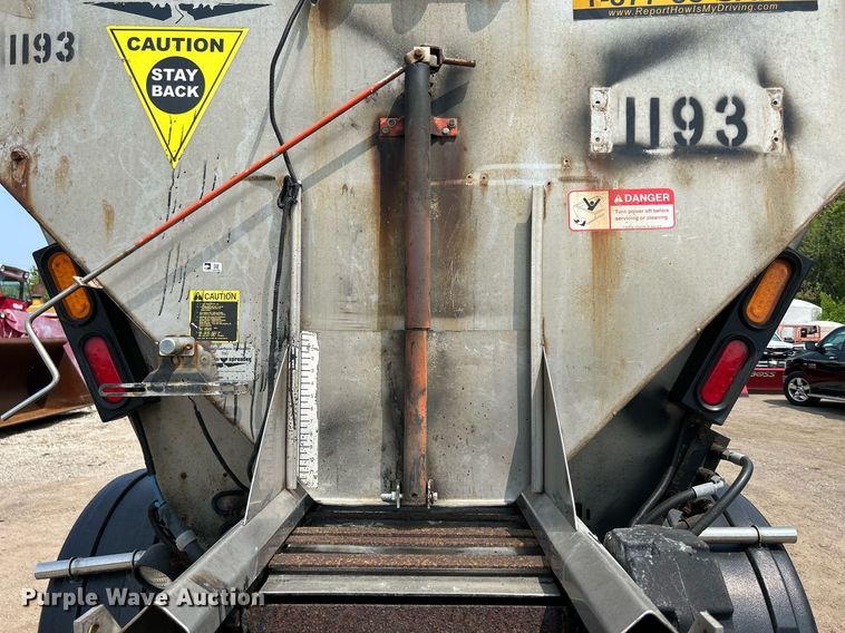 image for item DS8767 2006 International 4300  spreader truck