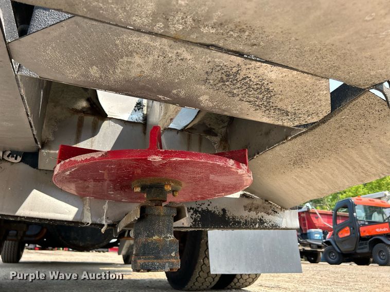 image for item DS8767 2006 International 4300  spreader truck