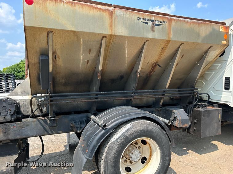 image for item DS8767 2006 International 4300  spreader truck
