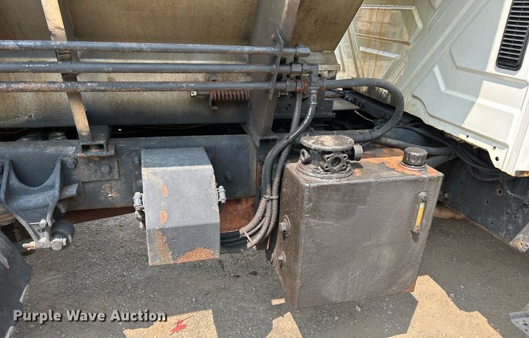 image for item DS8767 2006 International 4300  spreader truck