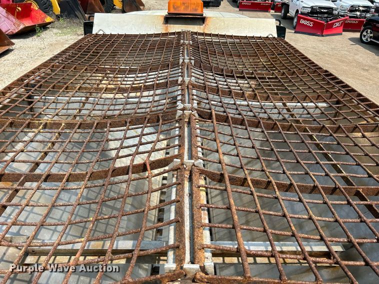 image for item DS8767 2006 International 4300  spreader truck