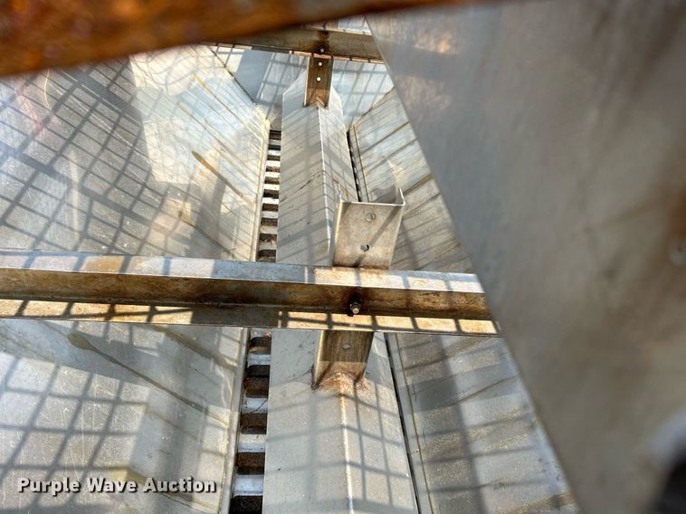 image for item DS8767 2006 International 4300  spreader truck