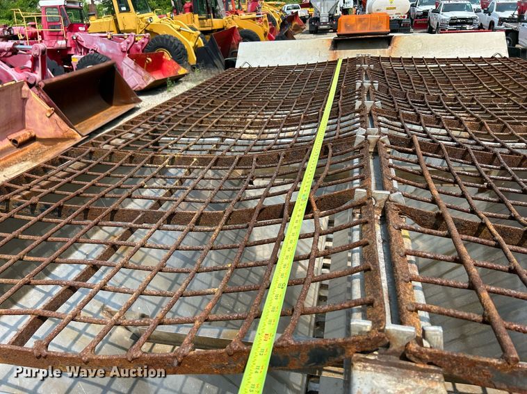 image for item DS8767 2006 International 4300  spreader truck