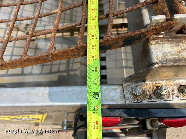 image for item DS8767 2006 International 4300  spreader truck