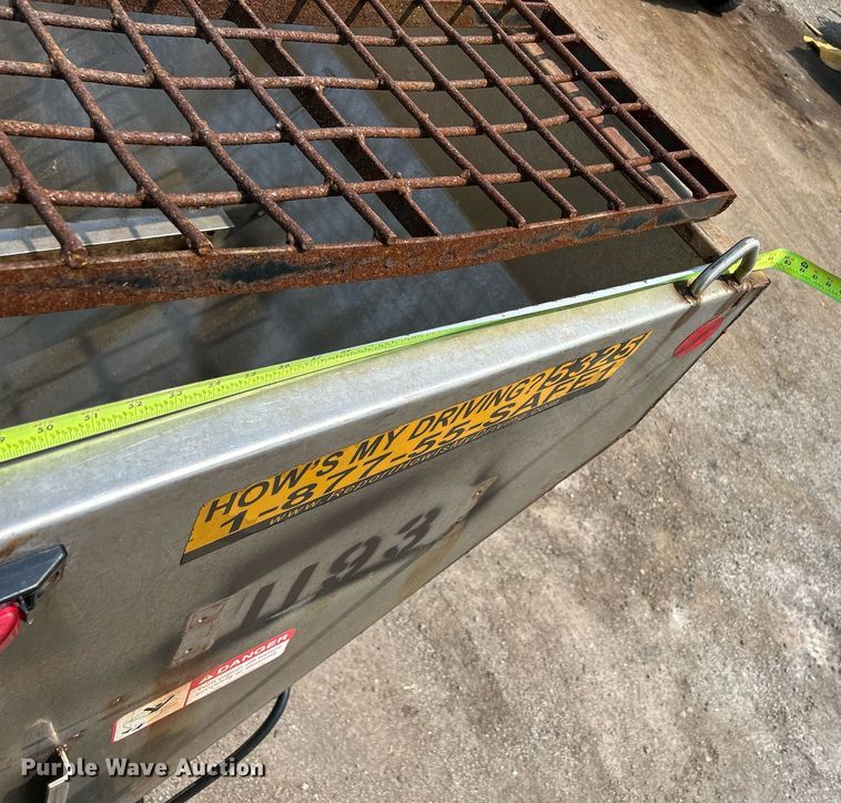 image for item DS8767 2006 International 4300  spreader truck