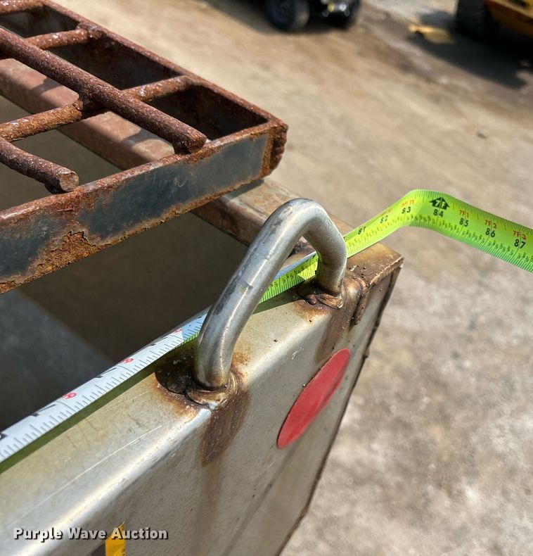 image for item DS8767 2006 International 4300  spreader truck