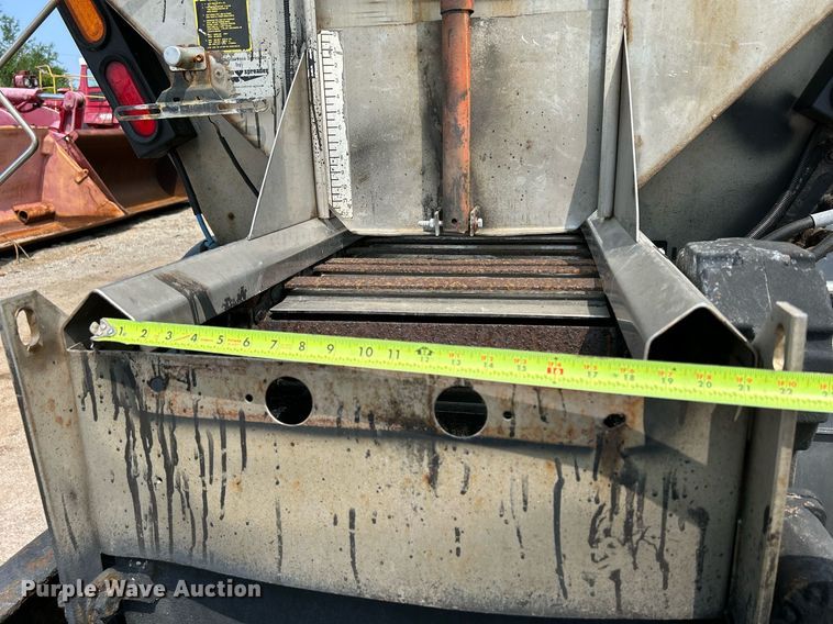 image for item DS8767 2006 International 4300  spreader truck