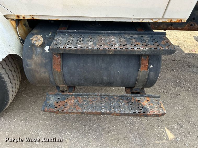 image for item DS8767 2006 International 4300  spreader truck