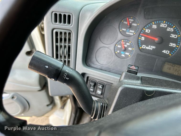 image for item DS8767 2006 International 4300  spreader truck