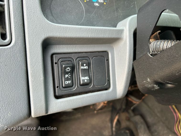 image for item DS8767 2006 International 4300  spreader truck