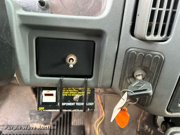 image for item DS8767 2006 International 4300  spreader truck