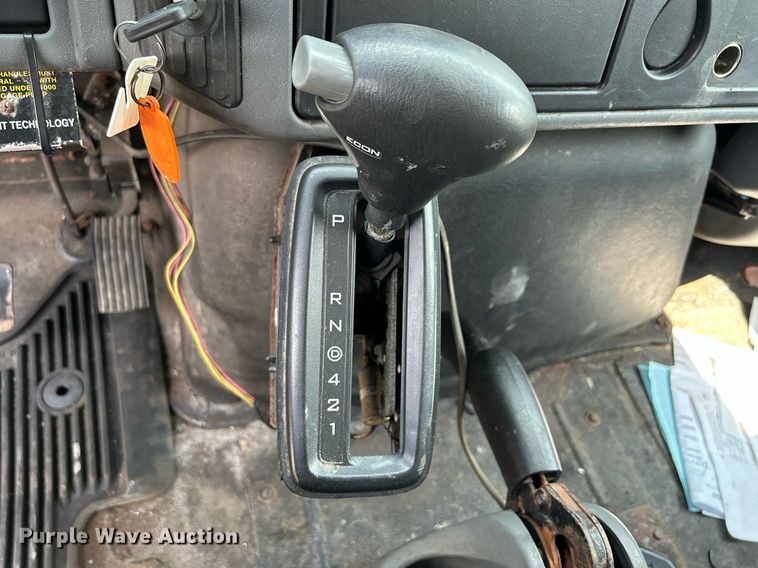 image for item DS8767 2006 International 4300  spreader truck