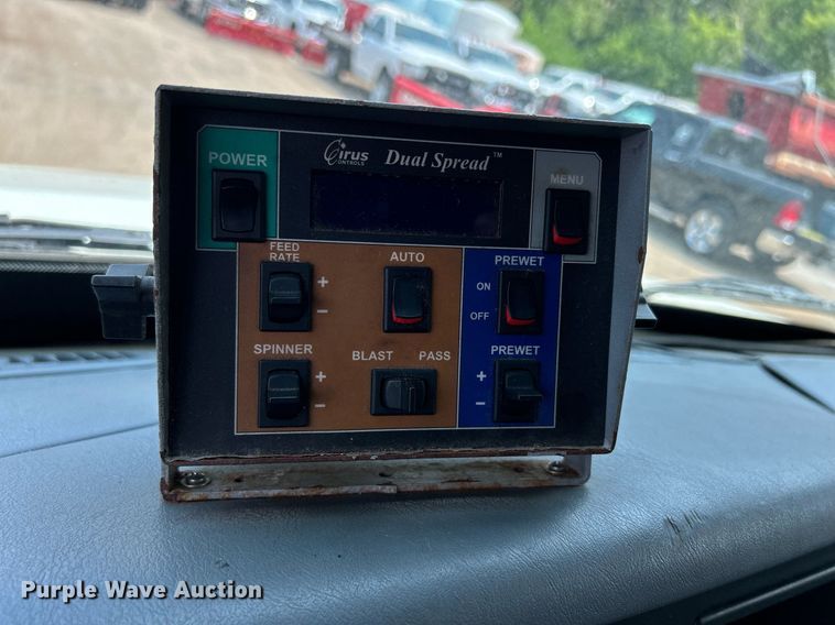 image for item DS8767 2006 International 4300  spreader truck