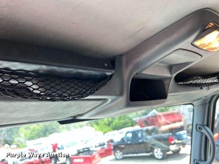 image for item DS8767 2006 International 4300  spreader truck