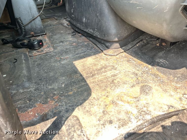 image for item DS8767 2006 International 4300  spreader truck