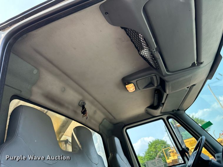 image for item DS8767 2006 International 4300  spreader truck