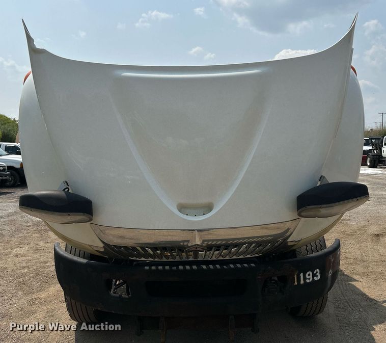 image for item DS8767 2006 International 4300  spreader truck