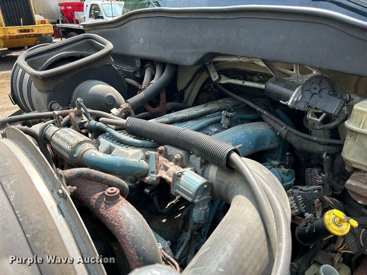 image for item DS8767 2006 International 4300  spreader truck