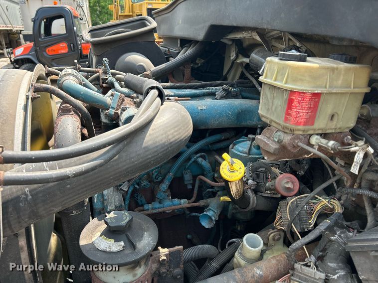 image for item DS8767 2006 International 4300  spreader truck