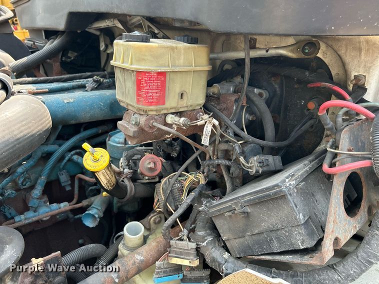 image for item DS8767 2006 International 4300  spreader truck