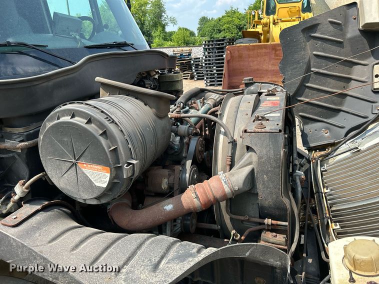 image for item DS8767 2006 International 4300  spreader truck