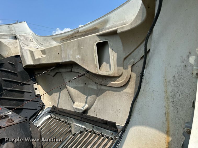 image for item DS8767 2006 International 4300  spreader truck