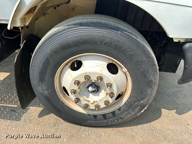 image for item DS8767 2006 International 4300  spreader truck